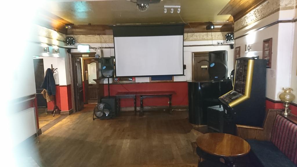 The King'S Head Hotel 케일리 외부 사진